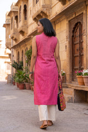 Pink Handcrafted Solid Style Oxford Sleeveless Cotton Kurta 10077445