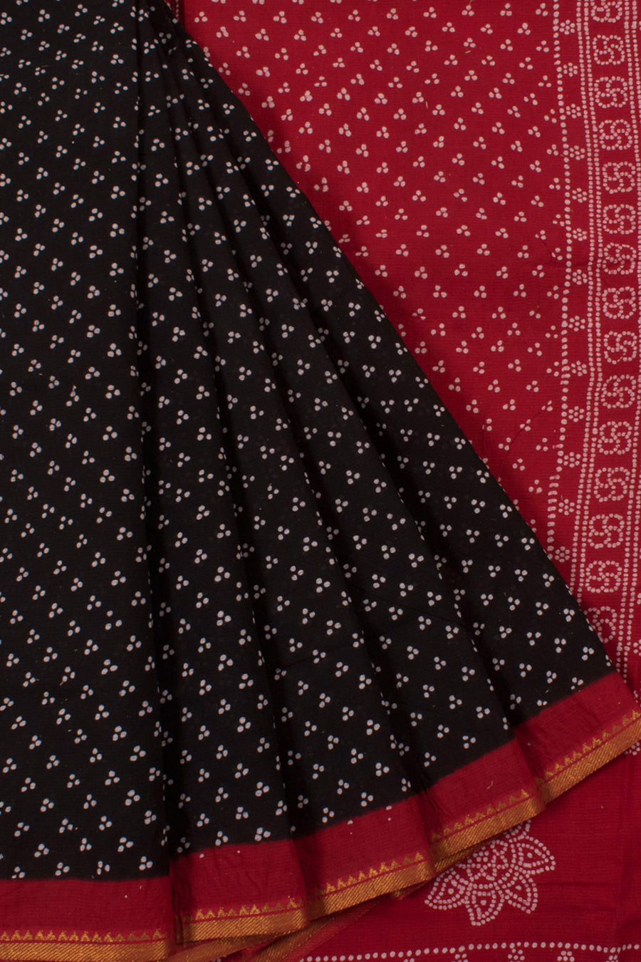 Hand Block Printed Sungudi Cotton Saree with Dots Design and Temple Zari Border
