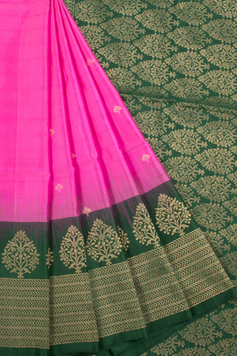Handloom Kanjivaram Soft Silk Saree with Floral Motifs, Floral Zigzag Border and Floral Pallu 
