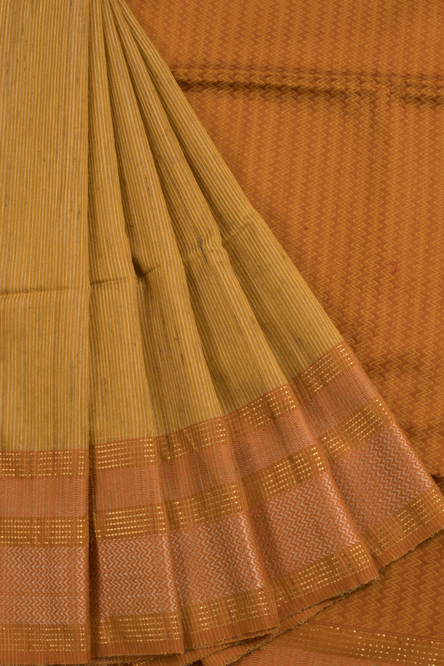 Handloom Maheshwari Silk Cotton Saree with Bugdi Lehar Border and Pallu 