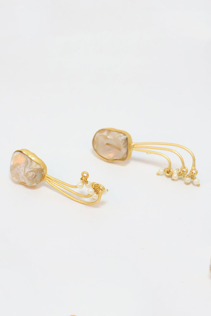 Handcrafted Gold Tone Stone Studded Earrings 10061350