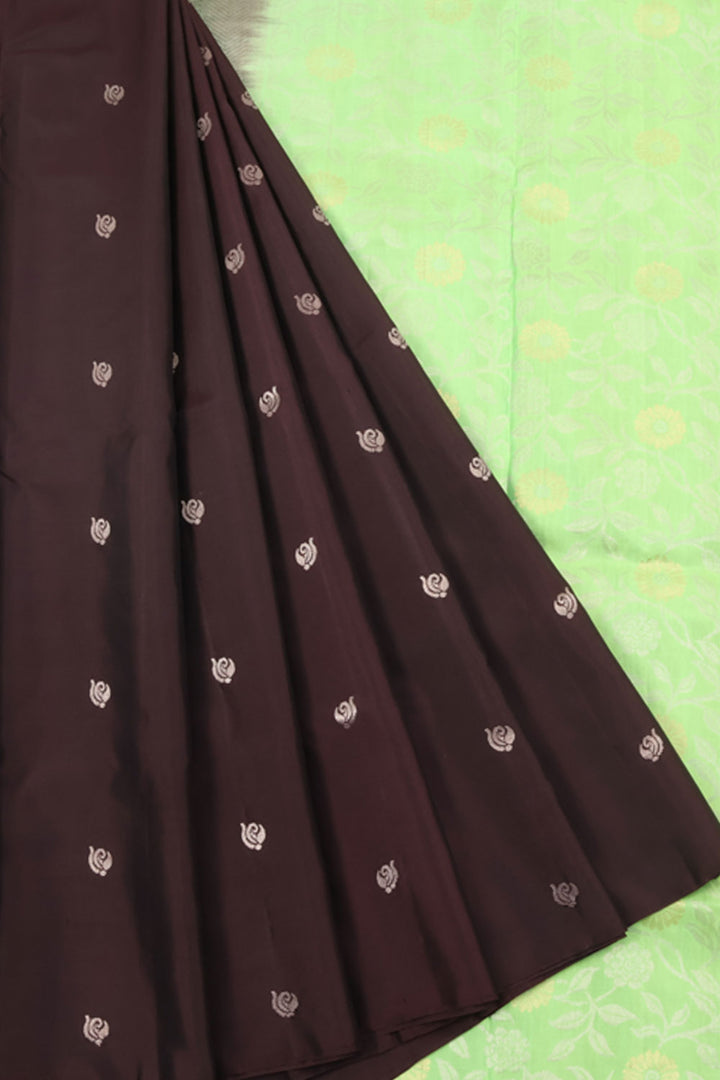 Handloom Borderless Kanjivaram Soft Silk Saree with Rose Motifs and Contrast Pallu