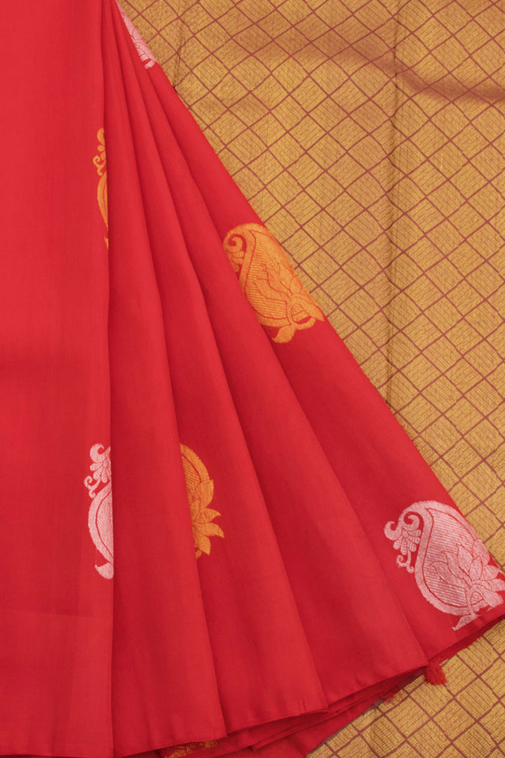 Red Handloom Pure Zari Borderless Kanjivaram Silk Saree with Paisley Motifs and Trellis Pallu