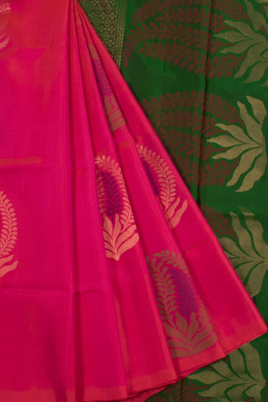 Handloom Borderless Kanjivaram Soft Silk Saree with Floral Motifs