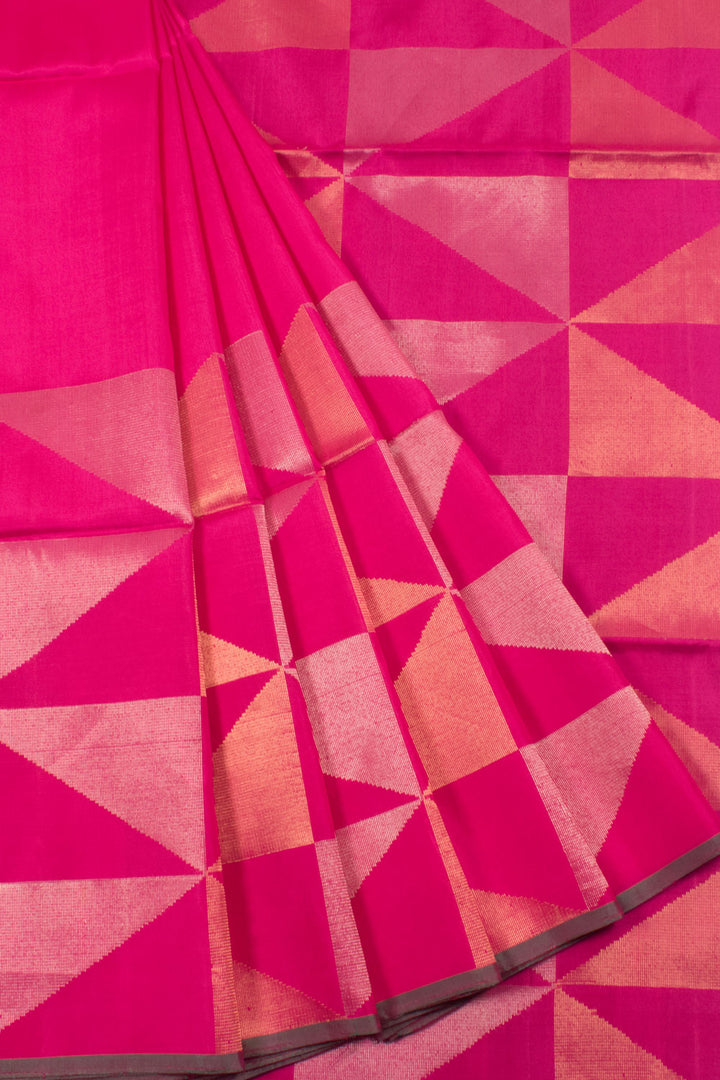 Handloom Borderless Kanjivaram Soft Silk Saree with Geometric Motifs