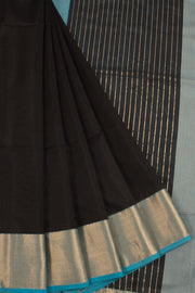 Handloom Maheshwari Silk Cotton Saree with Chevron Zari Border