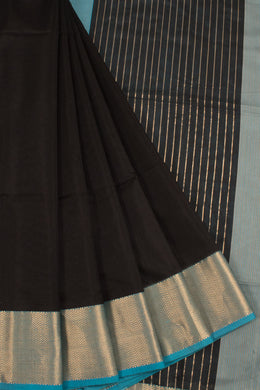 Handloom Maheshwari Silk Cotton Saree with Chevron Zari Border