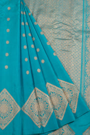 Handloom Gadwal Silk Saree with allover Floral Motifs and Diamond Butta Border