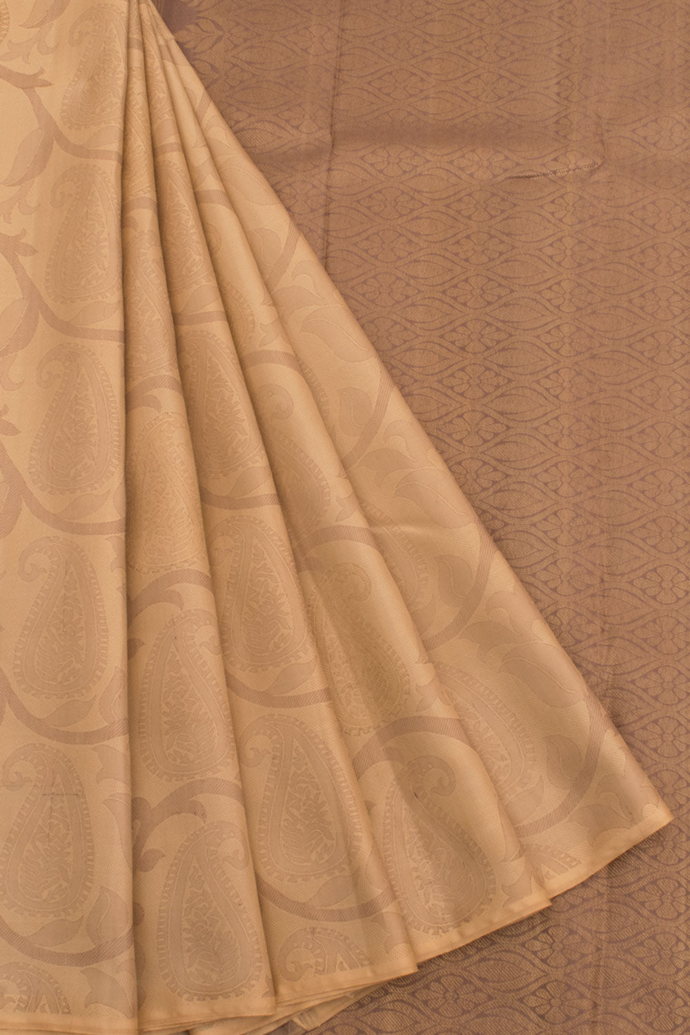 Handloom Pure Zari Borderless Jacquard Kanjivaram Silk Saree with Threadwork and Zari Paisley Design