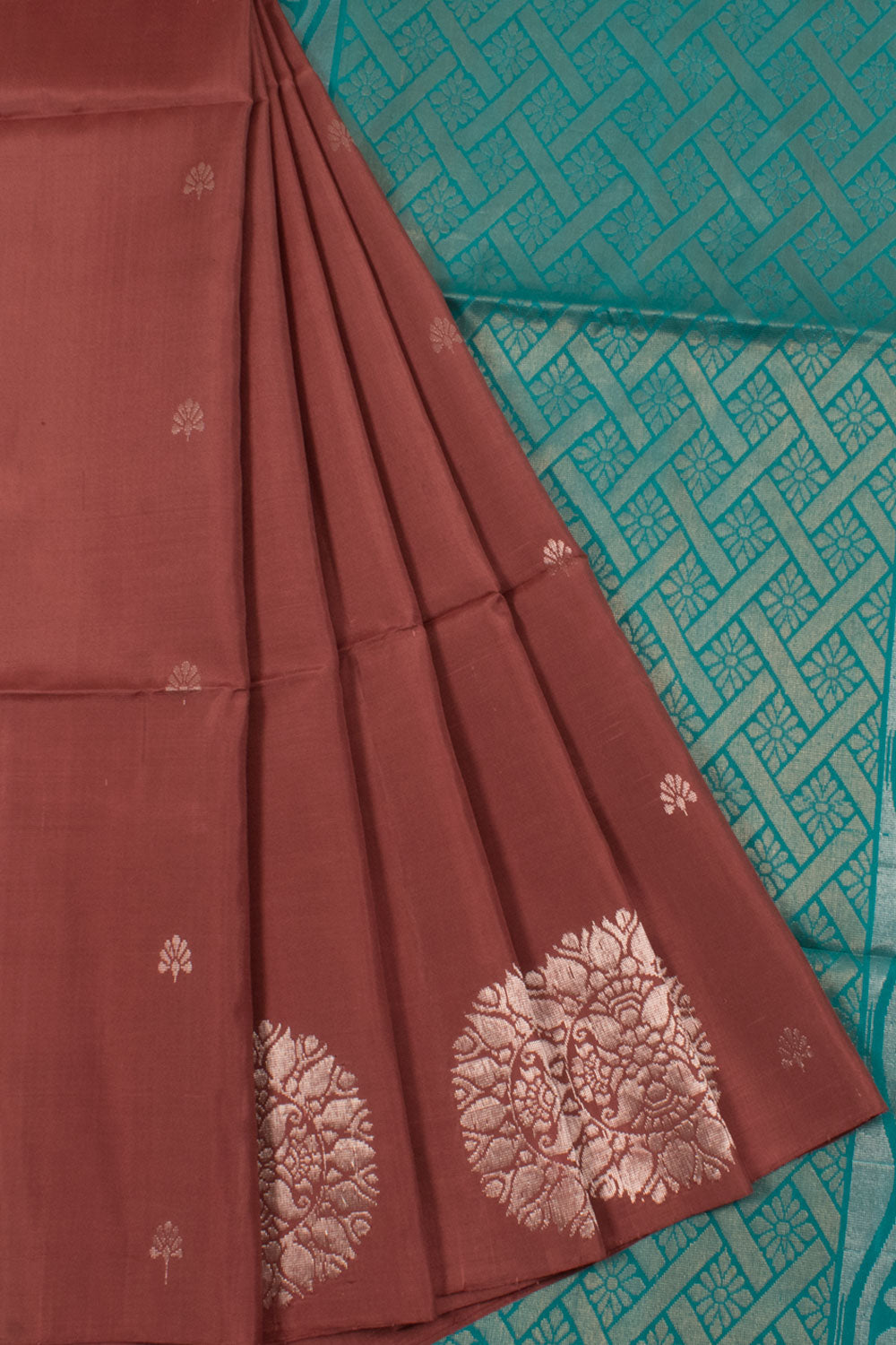 Handloom Borderless Kanjivaram Soft Silk Saree with Silver Zari Floral Motifs