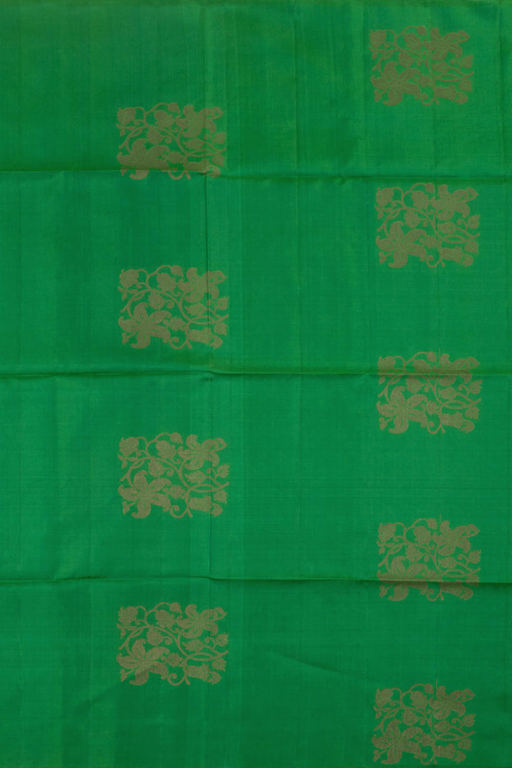 Handloom Borderless Kanjivaram Soft Silk Saree 10058488