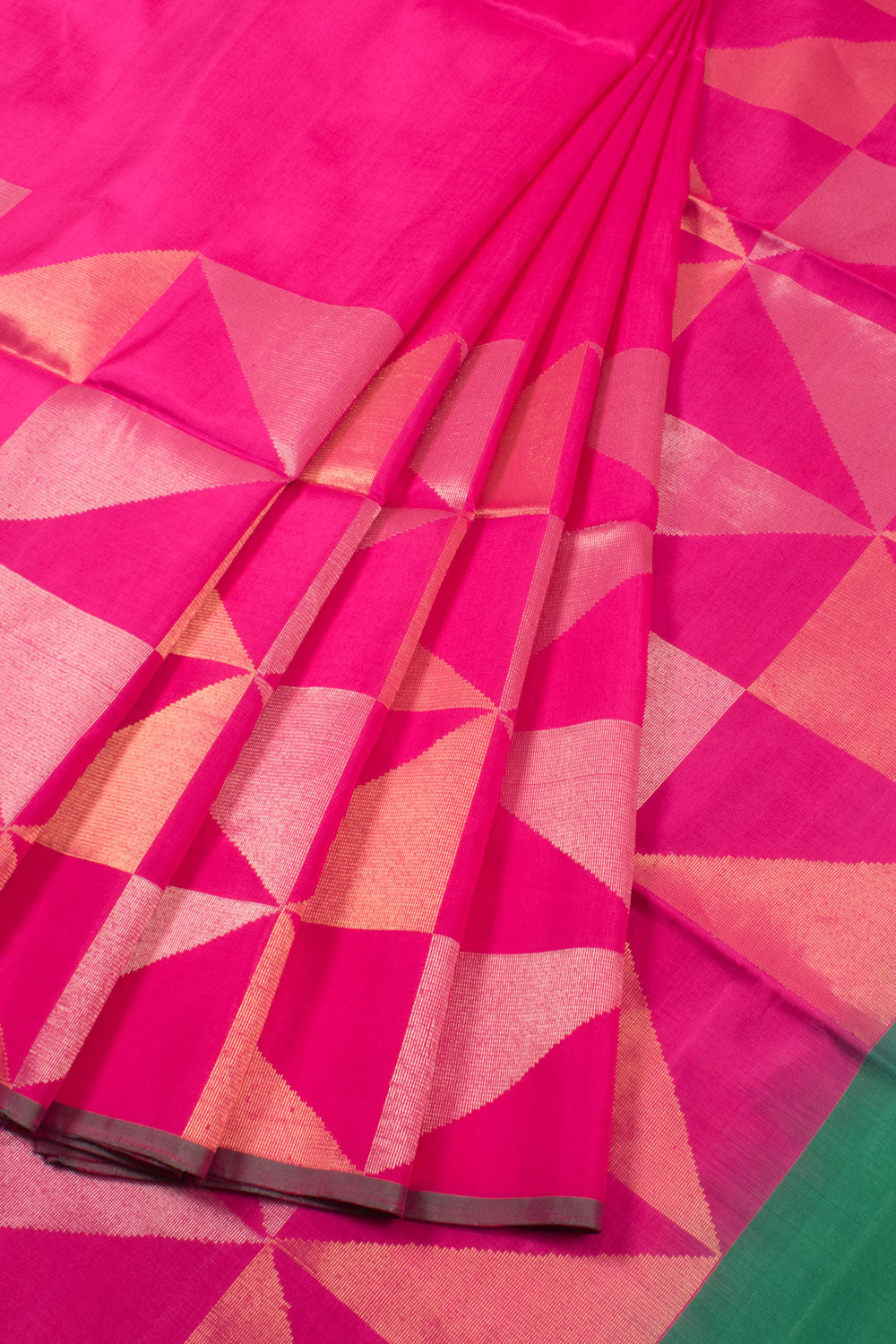 Bright Pink Handloom Borderless Kanjivaram Soft Silk Saree10059467