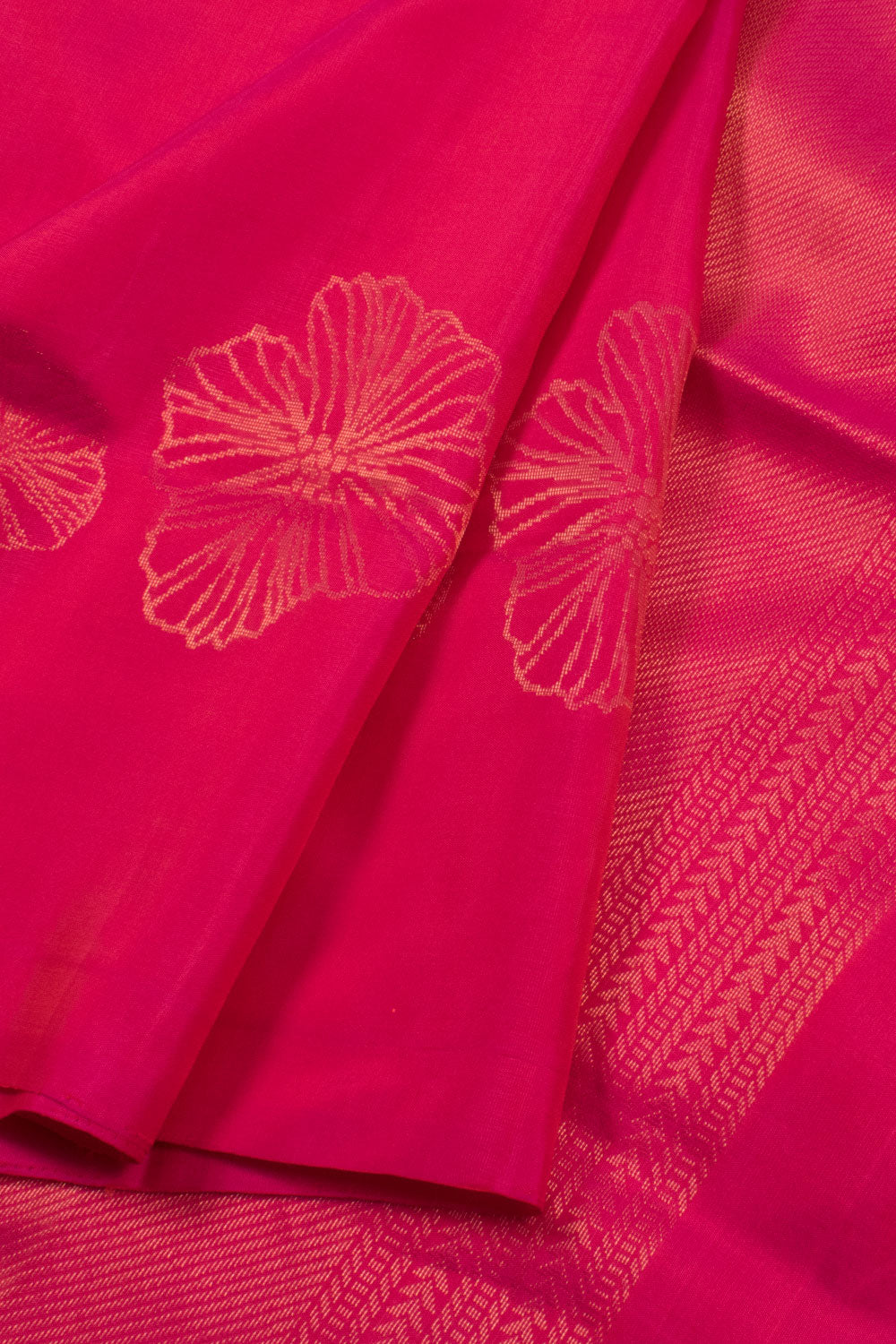 Bright Pink Handloom Borderless Kanjivaram Soft Silk Saree 10059462